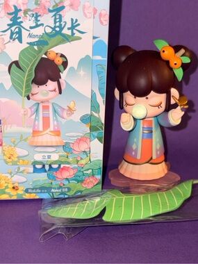 Nanci 24 solar (the Beginning of Summer) Girl Figurine – Brown & Pastel